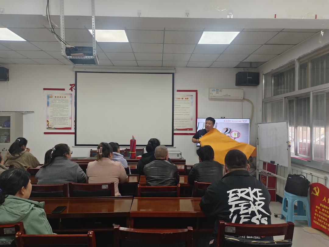 王增强讲师为社区居民及工作人员专业授课