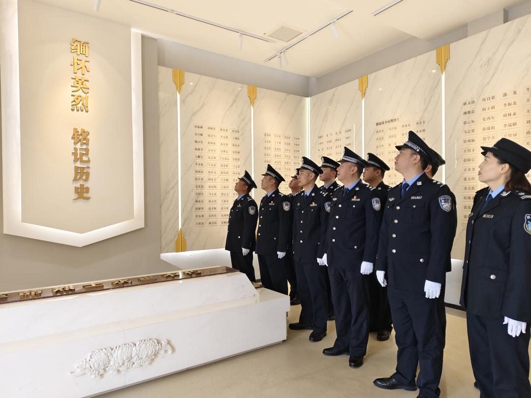 参观烈士陵园纪念馆