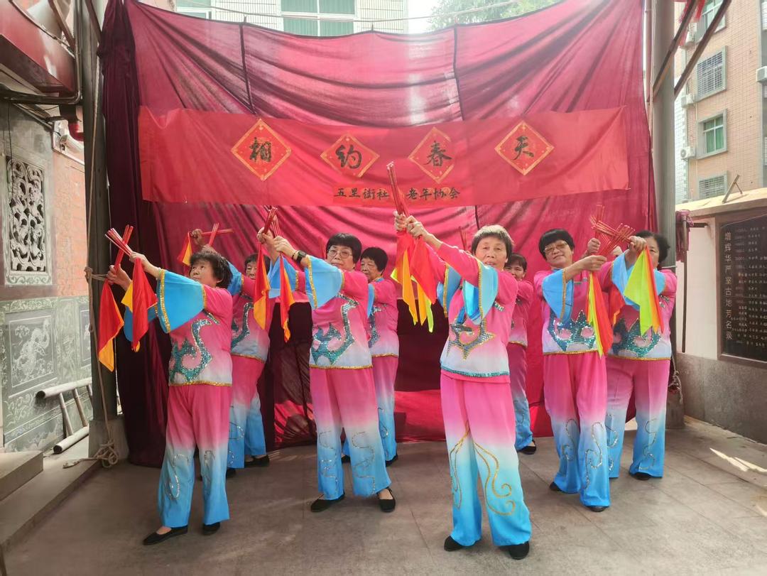 福建永春县五里街社区老年协会开展“相约春天”文艺演出活动