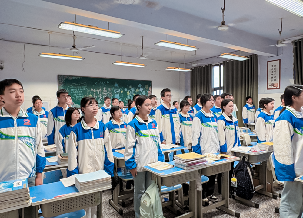 Nanchong, Sichuan: Longmen Middle School launches national security education themed team day activity