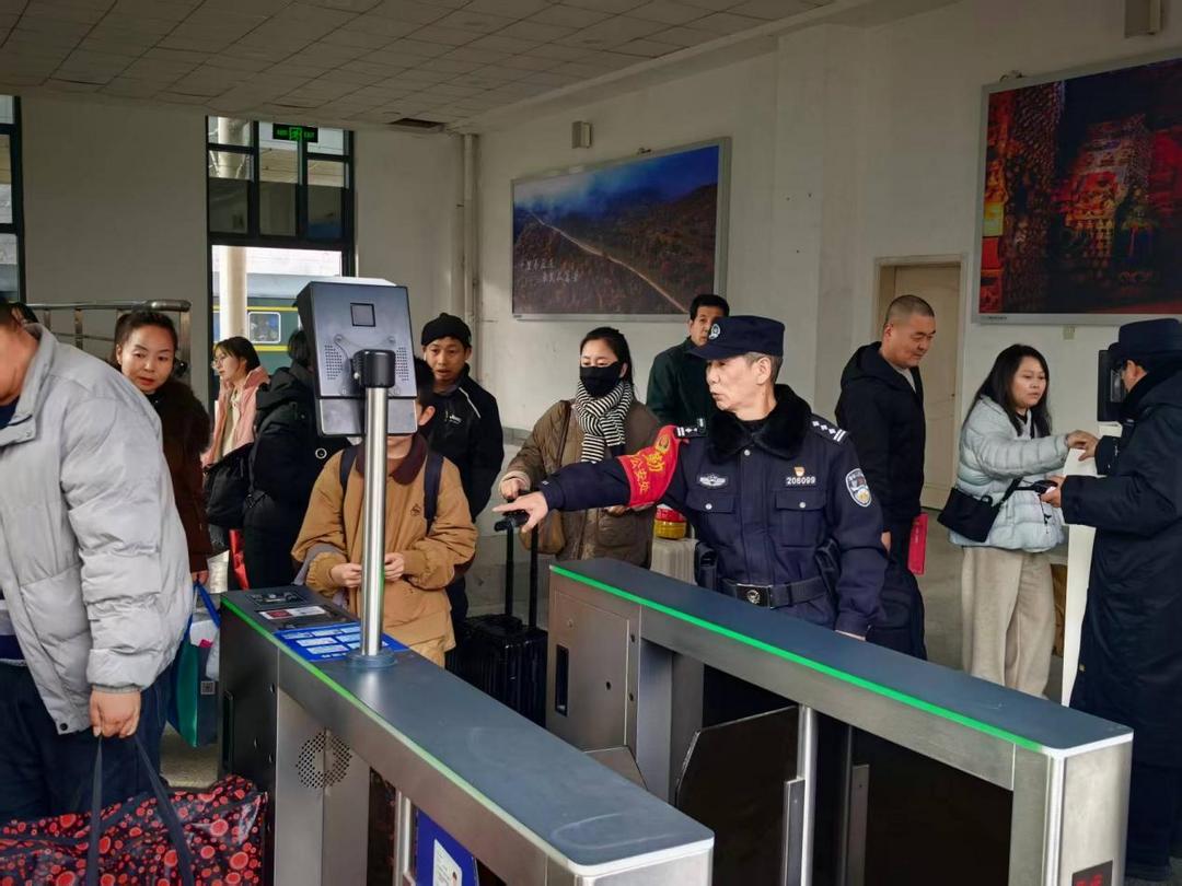 卫士风采|富县北站派出所三位老民警用岁月书写忠诚