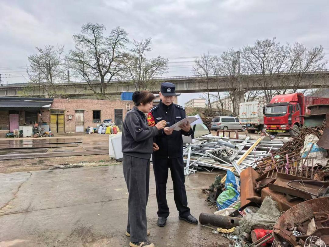 卫向东:群众中的“法治宣传员”