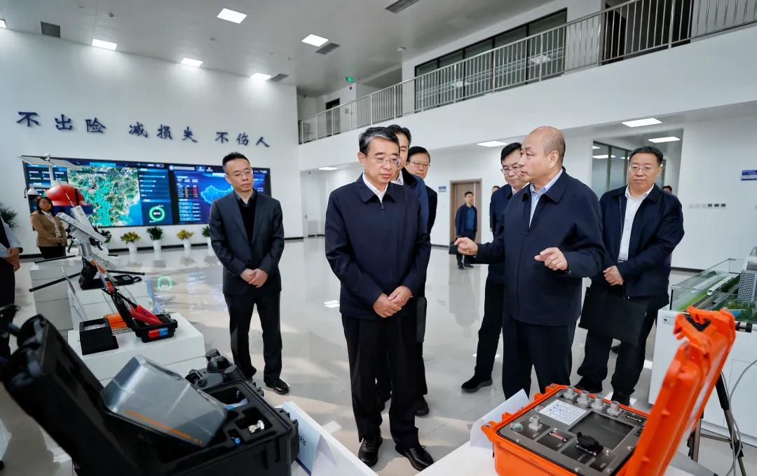 张成中到国家自然灾害防治研究院调研并参加院党委树立和践行正确政绩观学习教育读书班_全球_新闻_华人头条