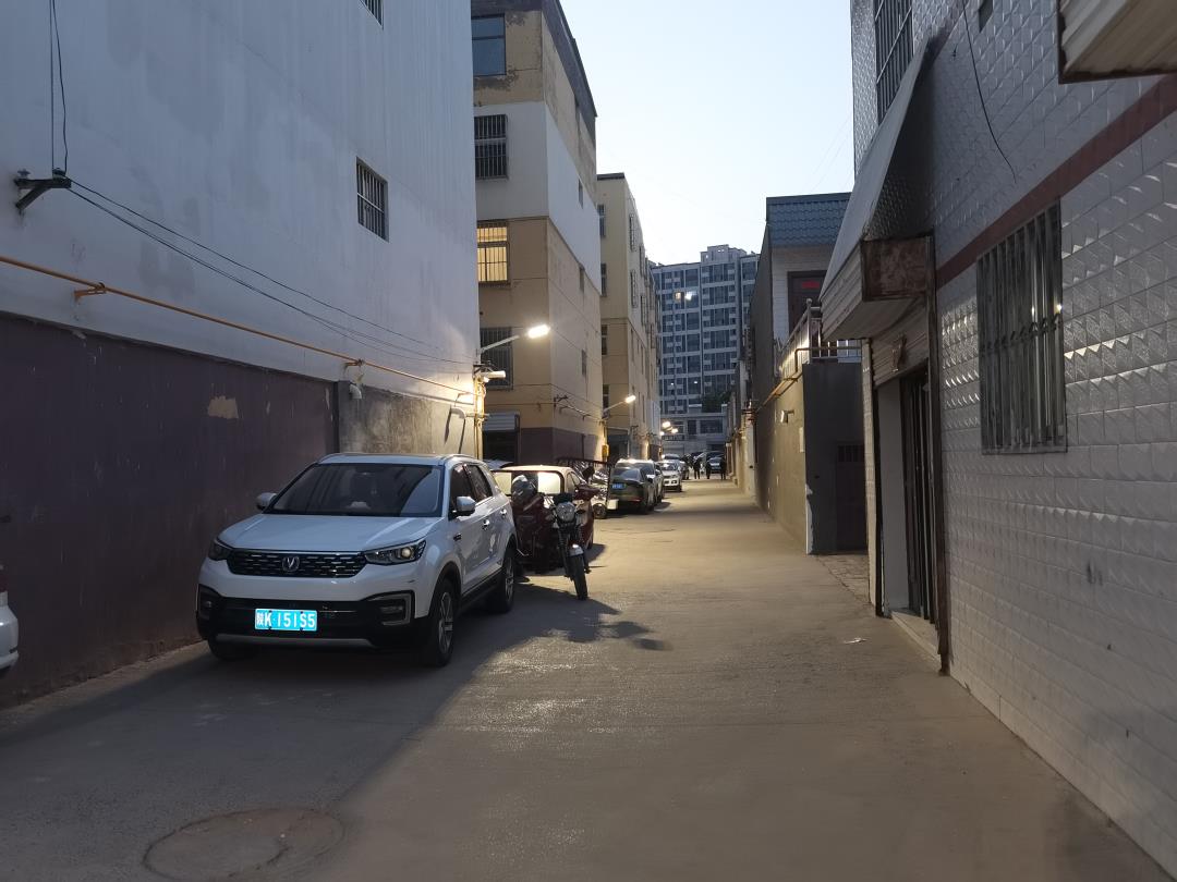 榆林市市政公用服务中心为和盛小区安装路灯