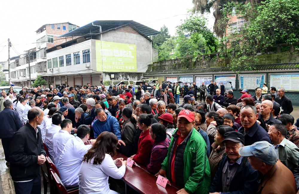 Yingshan, Sichuan: The Chinese People's Political Consultative Conference carries out activities of sending law and medical personnel to rural areas
