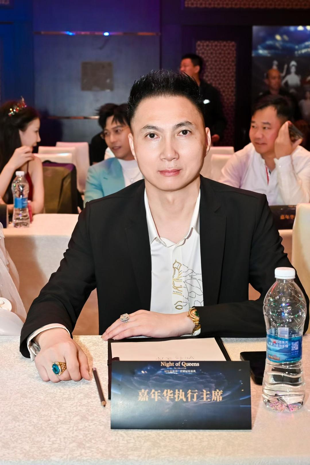 冠军嘉年华星耀盛典 蒋凌云携手历届佳丽开启选美行业新纪元-华闻时空