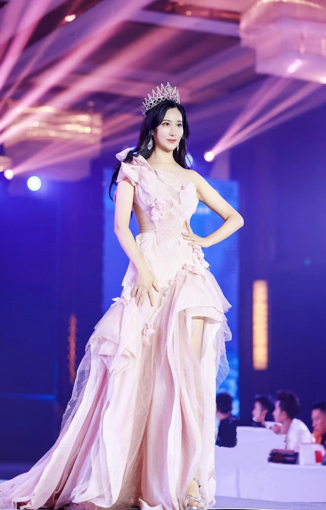 图片[38]-冠军嘉年华星耀盛典 蒋凌云携手历届佳丽开启选美行业新纪元-华闻时空