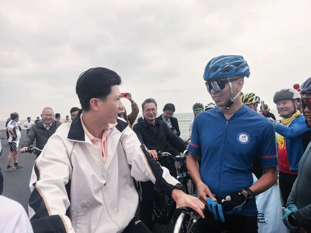 汕头市委书记体验骑行、观看本土电影《给阿嬷的情书》-华闻时空