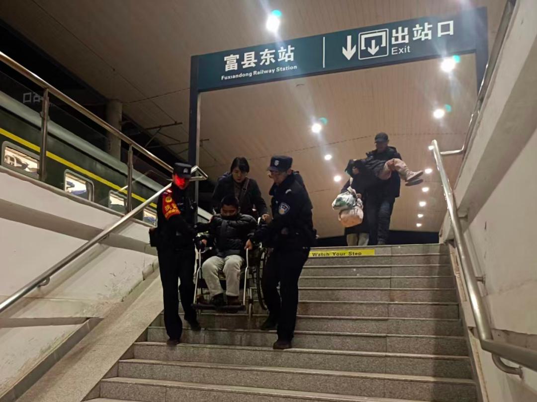 西安铁路公安局延安公安处富县北站派出所：五四砺青春 安保显担当