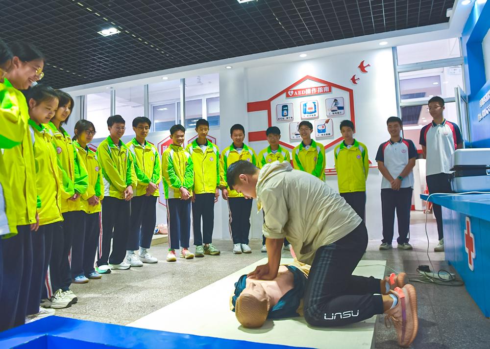 Yingshan, Sichuan: Protecting the Lights of Thousands of Homes and Painting a Picture of Peace Together