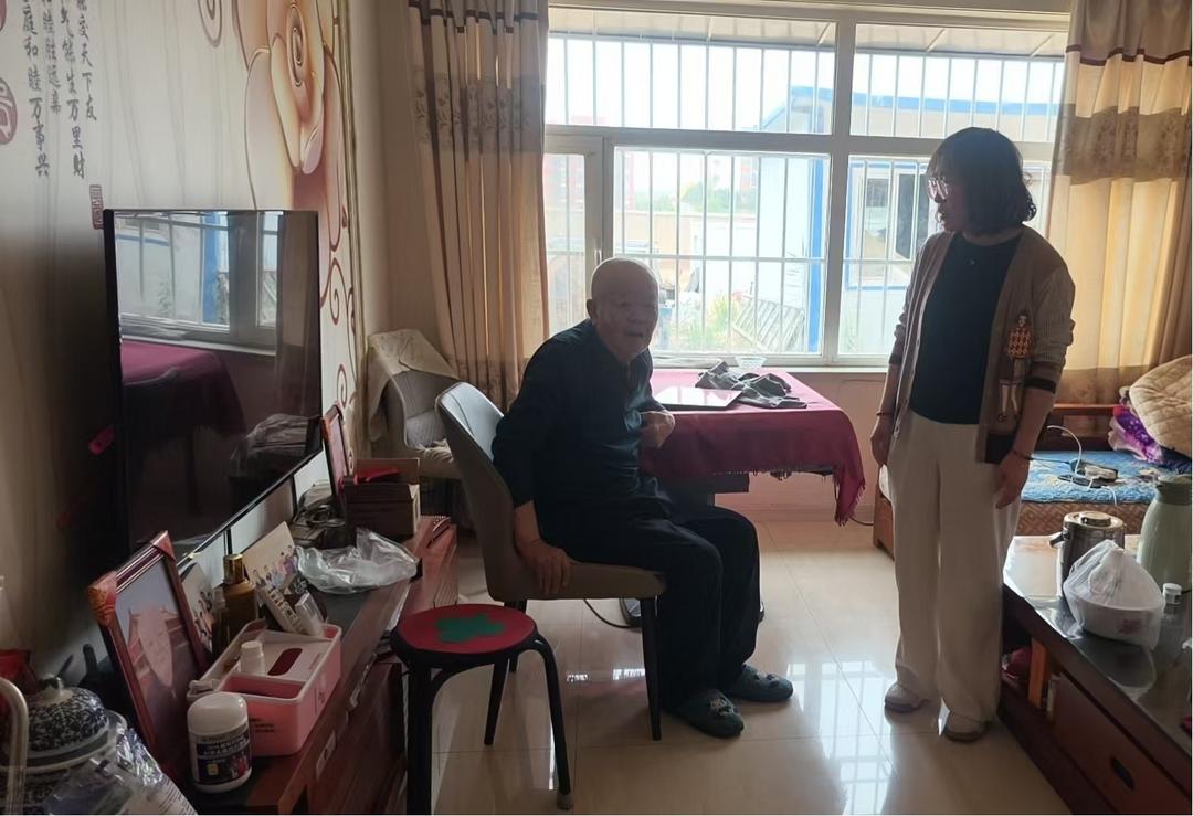 点滴关怀暖胃 贴心服务暖心——崇文路街道葡萄园社区免费为空巢老人送餐