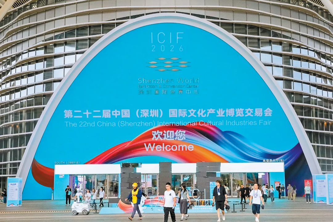 彩生隆禮服黃永蘇亮相文博会 匠心傳承綻放中西交融之美-华闻时空