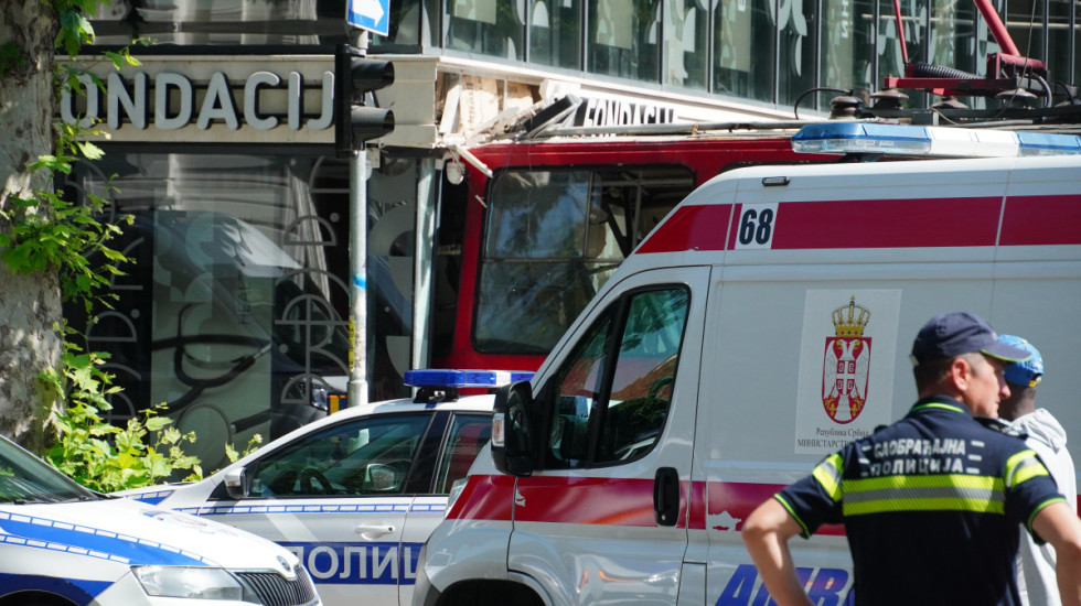 (FOTO/VIDEO) Tramvaj se zabio u zgradu na Dorćolu: Vi&scaron;e osoba povređeno, ljudski faktor jedan od mogućih uzroka