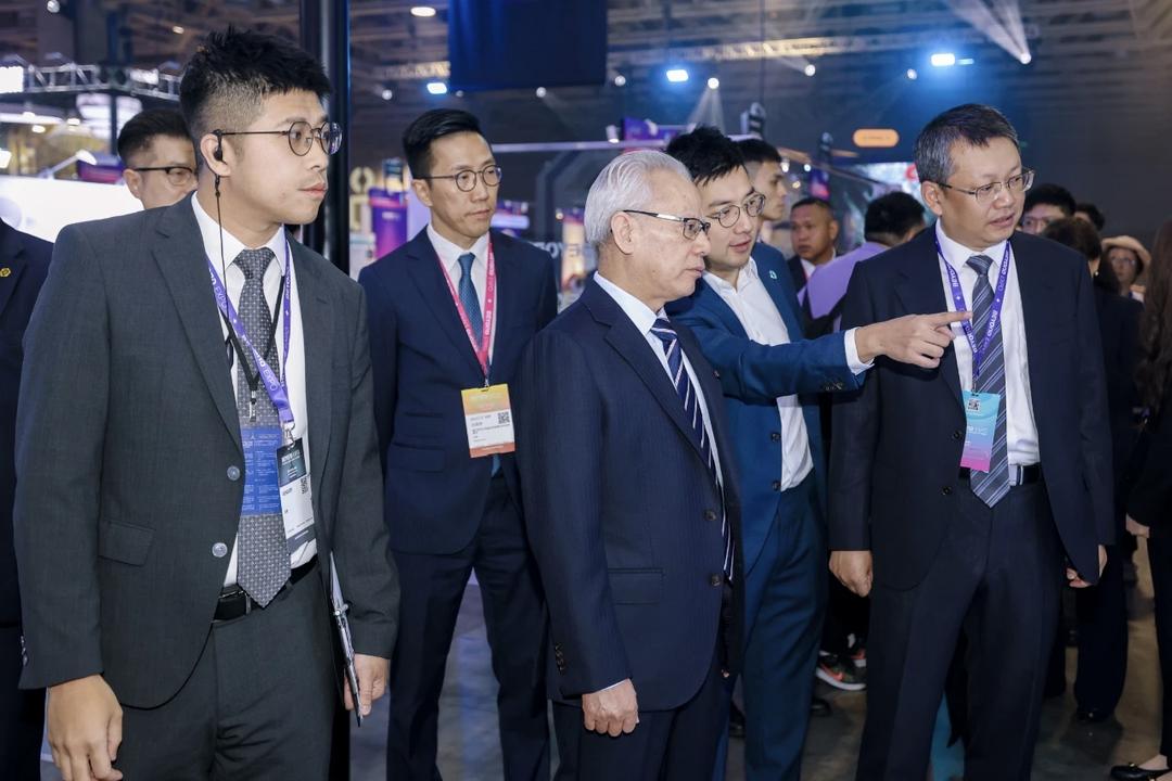 岑浩辉到BEYOND Expo 2026展区调研，支持本澳创新科技发展-华闻时空