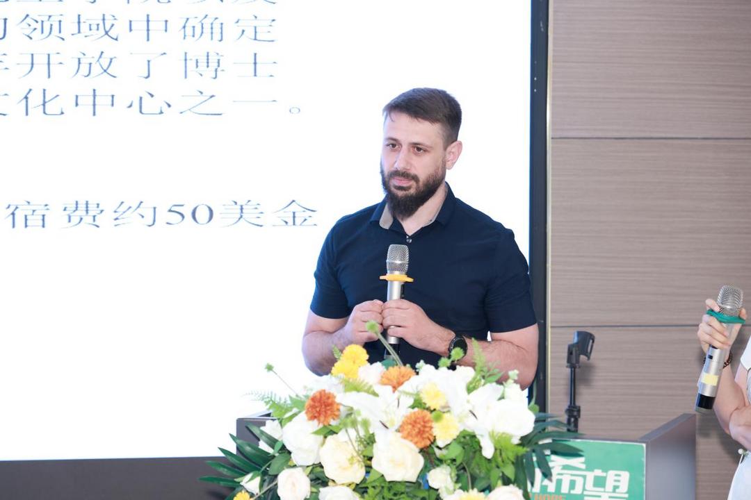 白俄罗斯莫吉廖夫国立大学外事办负责人谢尔盖