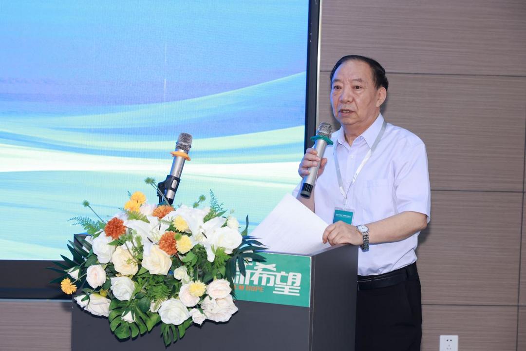 会议由教育联合体执行理事长、秘书长常刚主持。