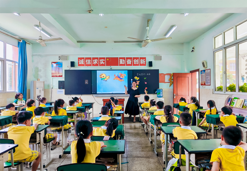 A probe into the new chapter of environmental cute children in primary schools