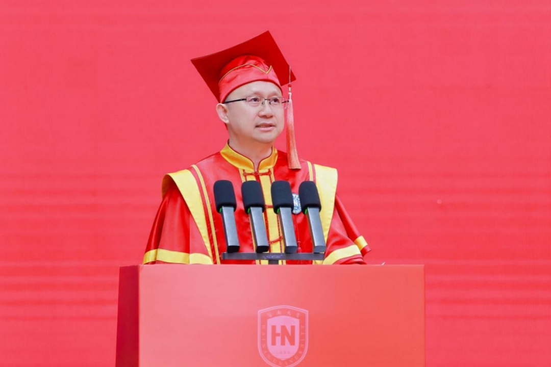 图片[2]-海南大学 2026 年研究生毕业典礼暨学位授予仪式举行-华闻时空