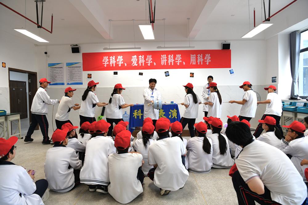 Mobile science and Technology Museum enters the campus, scientific spirit inspires youth