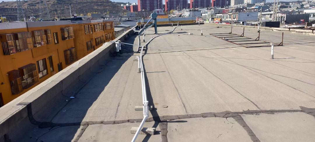 老旧小区房顶线路改造
