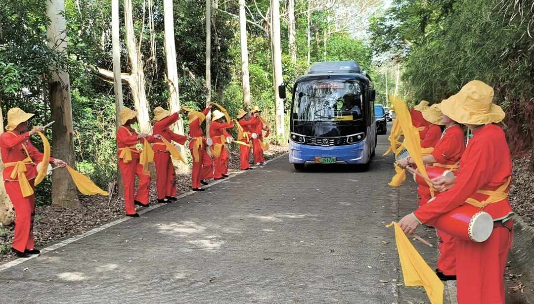 便民出行再升级！半岭村新田公交站正式通车，打通村民出行“最后一公里”