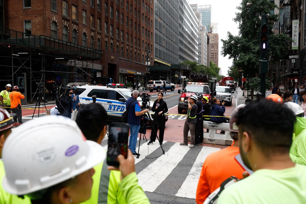 由于邻近建筑有倒塌风险，巴西驻美国纽约领事馆已疏散并关闭