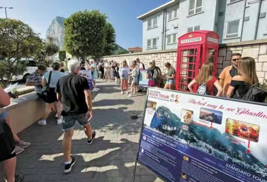 英国海外领土直布罗陀118年边境管制取消-华闻时空