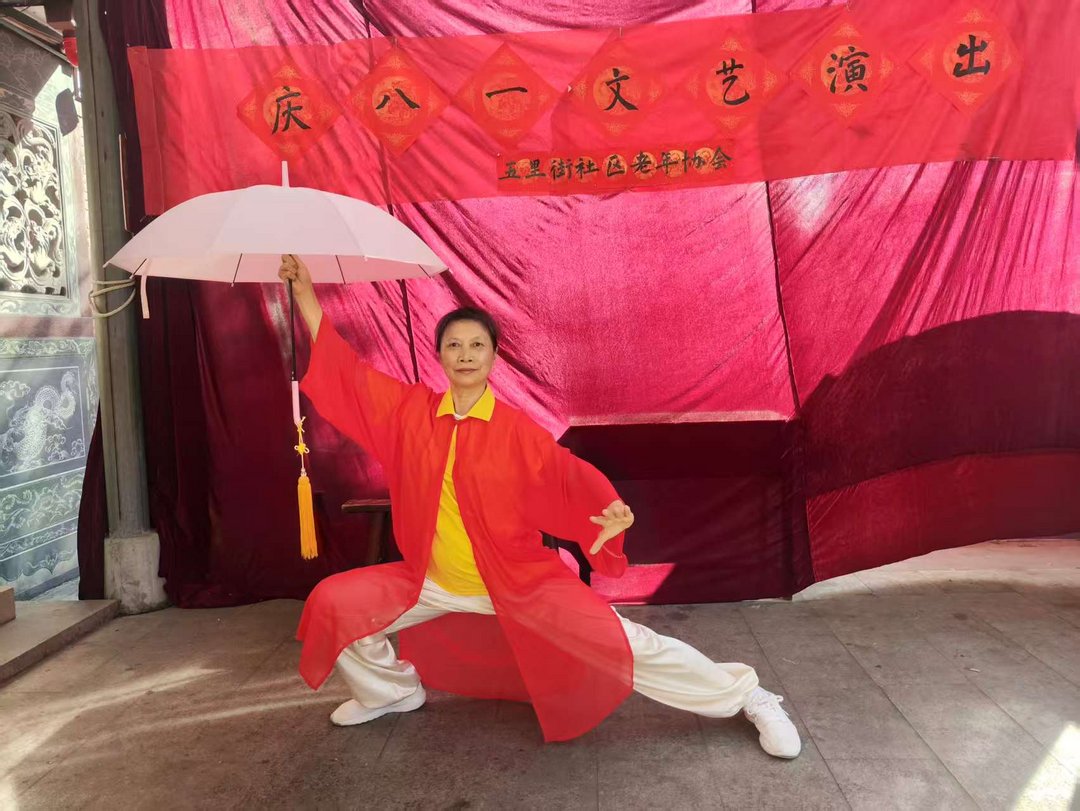 军歌庆八一 红韵颂军魂——福建永春县五里街社区老年协会举办庆“八一”文艺演出活动