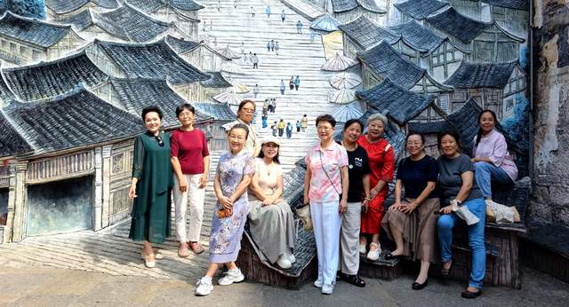 铭记历史，不忘初心——贵州省老年妇女书画艺术协会在王若飞故乡举办纪念红军长征90周年书画展活动