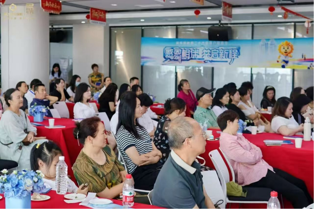 图片[2]-AI时代育儿焦虑引家长共鸣，“觉醒式养育”理念受热捧-华闻时空