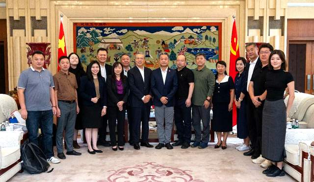 中马体育教育交流开启新篇章——马来西亚丹斯里廖中莱一行到访北京体育大学