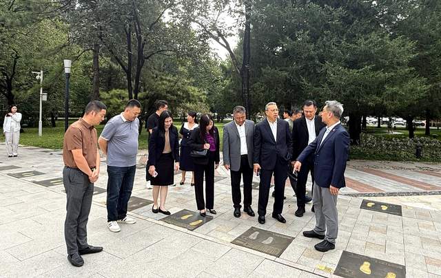 中马体育教育交流开启新篇章——马来西亚丹斯里廖中莱一行到访北京体育大学
