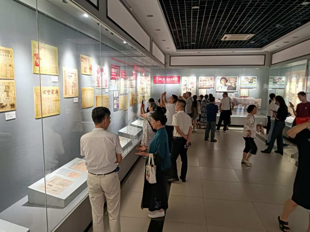 图片[2]-“侨乡光影·经典留存——电影海报展主题分享会”在新会举行-华闻时空