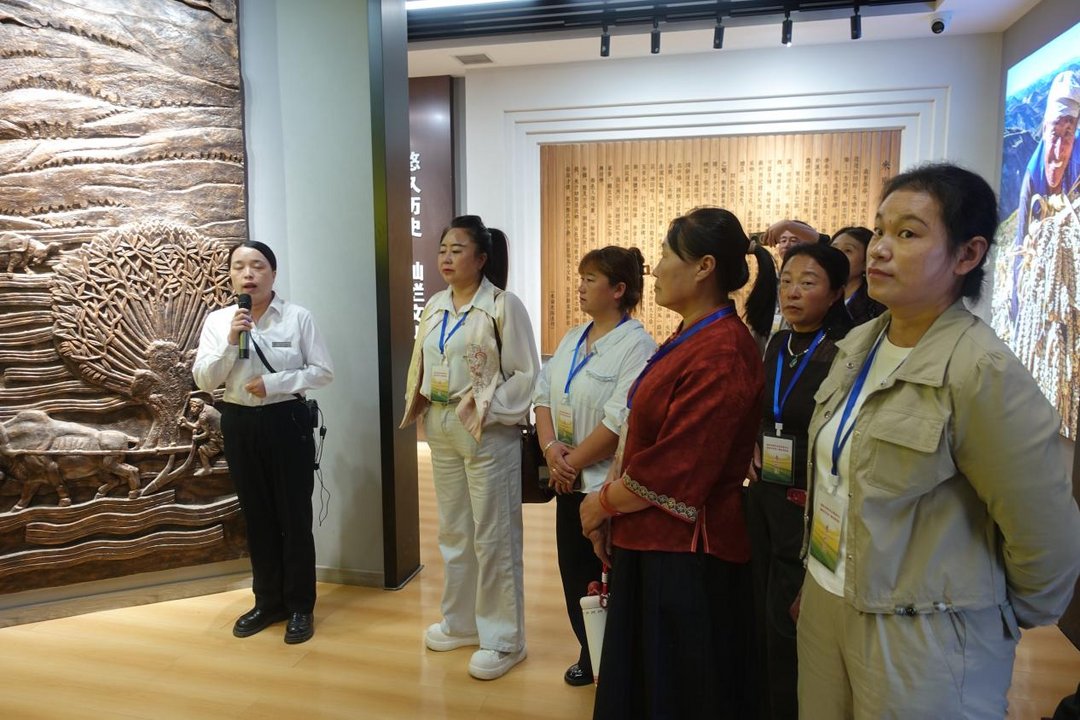 9月14日至21日,榆林市现代农业培训中心举办高素质农民乡土文化能人培训班,75名基层文化骨干参训。