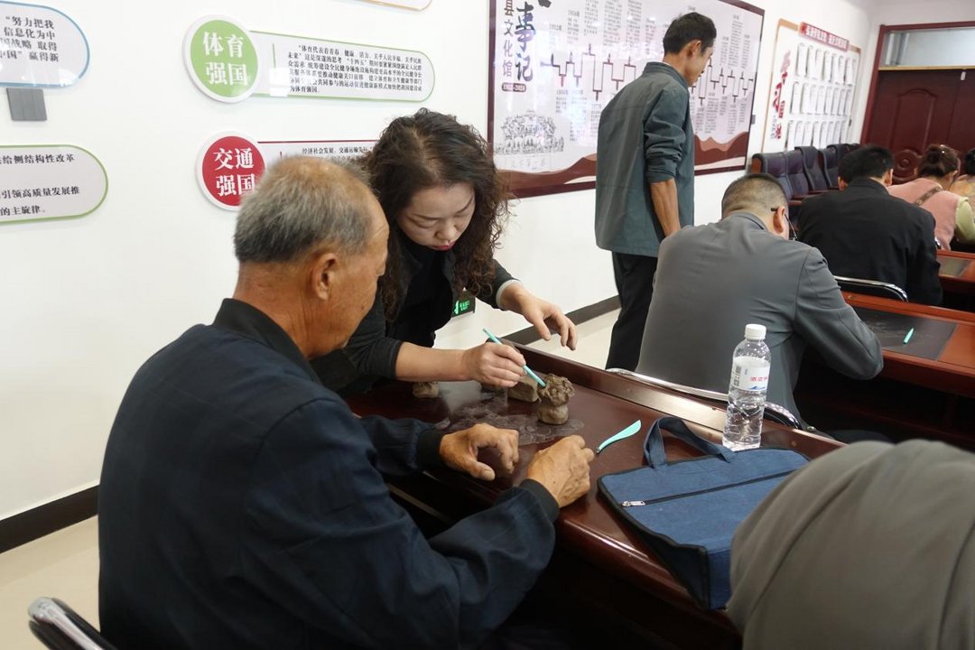 9月14日至21日,榆林市现代农业培训中心举办高素质农民乡土文化能人培训班,75名基层文化骨干参训。