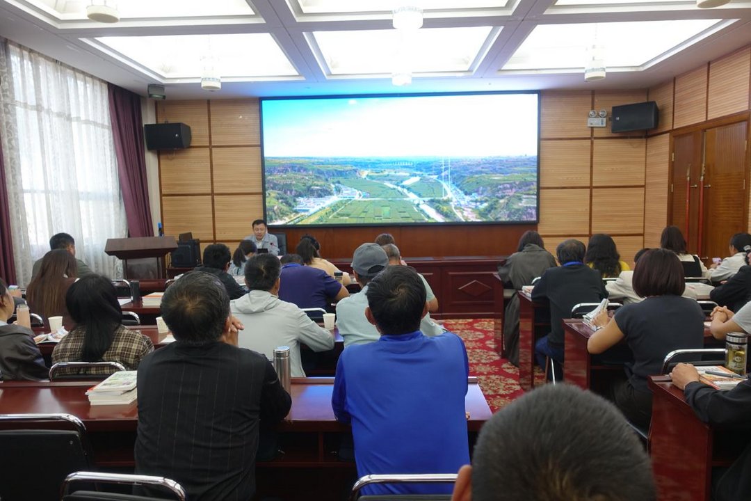 9月14日至21日,榆林市现代农业培训中心举办高素质农民乡土文化能人培训班,75名基层文化骨干参训。