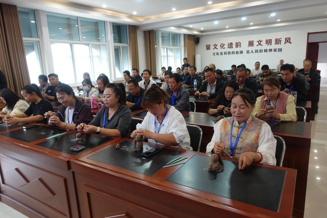 9月14日至21日,榆林市现代农业培训中心举办高素质农民乡土文化能人培训班,75名基层文化骨干参训。