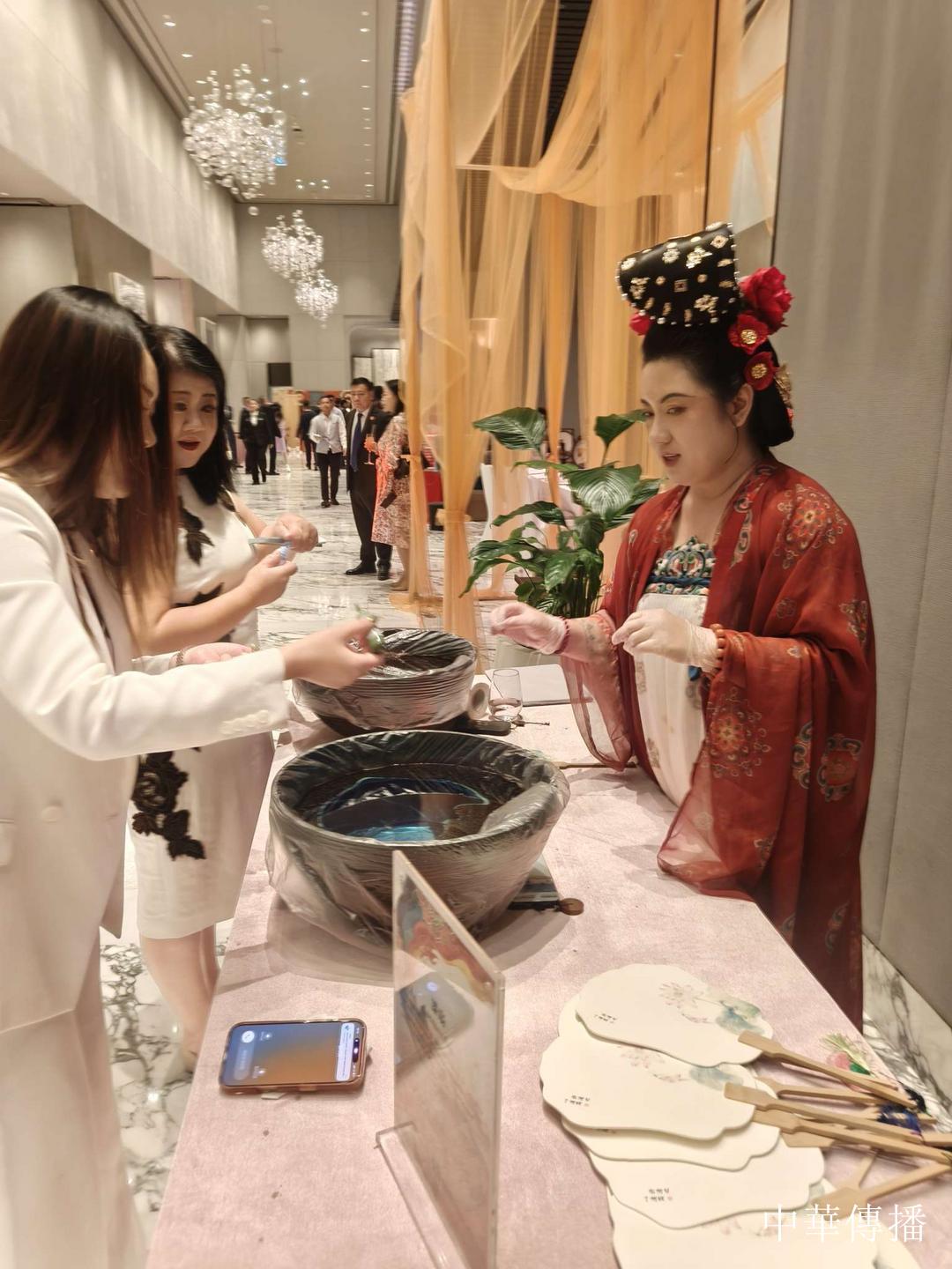 中国驻迪拜总领馆举行庆祝中华人民共和国成立77周年招待会 阿联酋东北总商会会长范业伟受邀出席活动