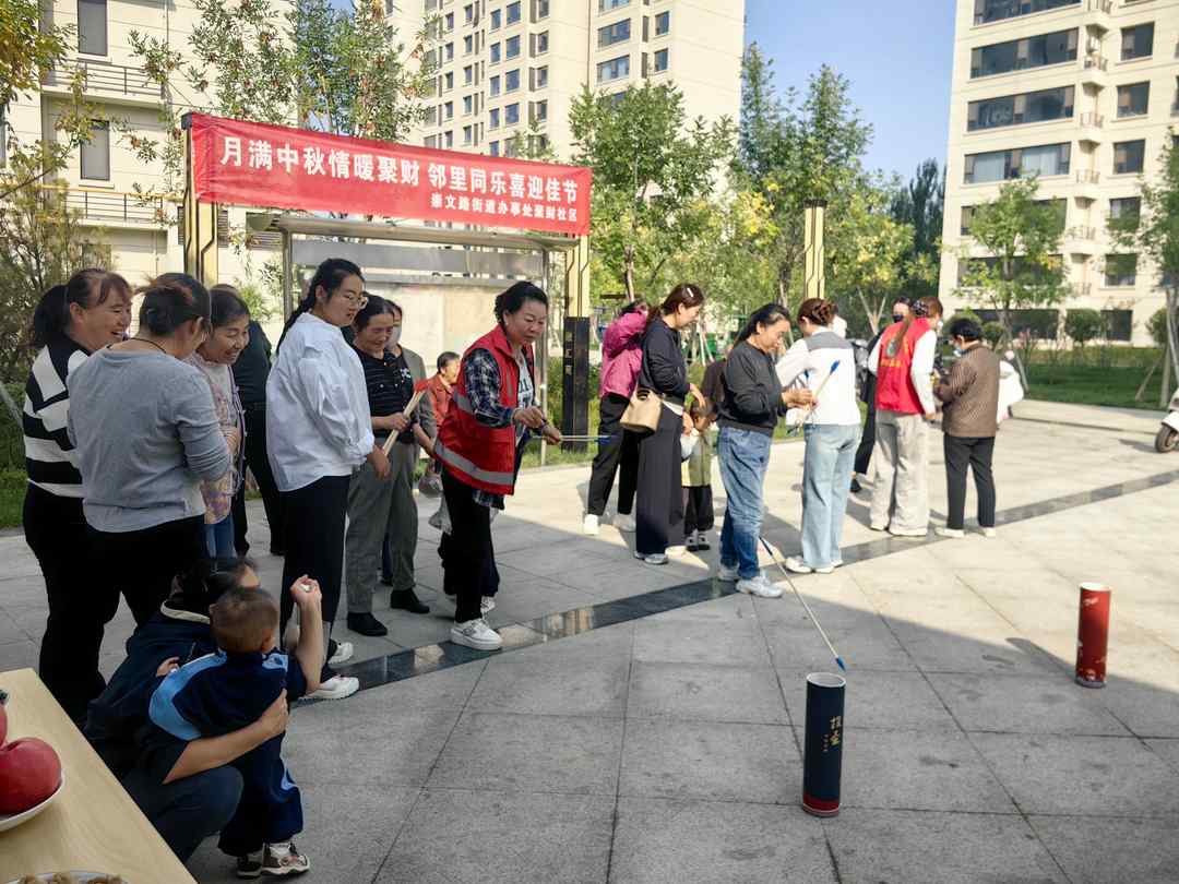 9月22日上午,榆阳区崇文路街道聚财社区在融汇苑小区门口举办“情满中秋·喜迎国庆”趣味游园会。