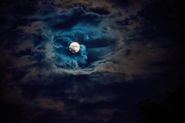 moon-6645640_640
