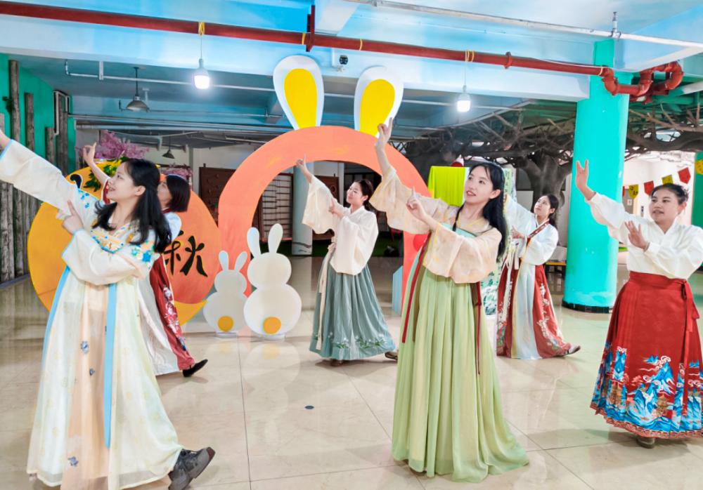 Huashang invites young children of the bright moon to enjoy the Mid Autumn Festival together