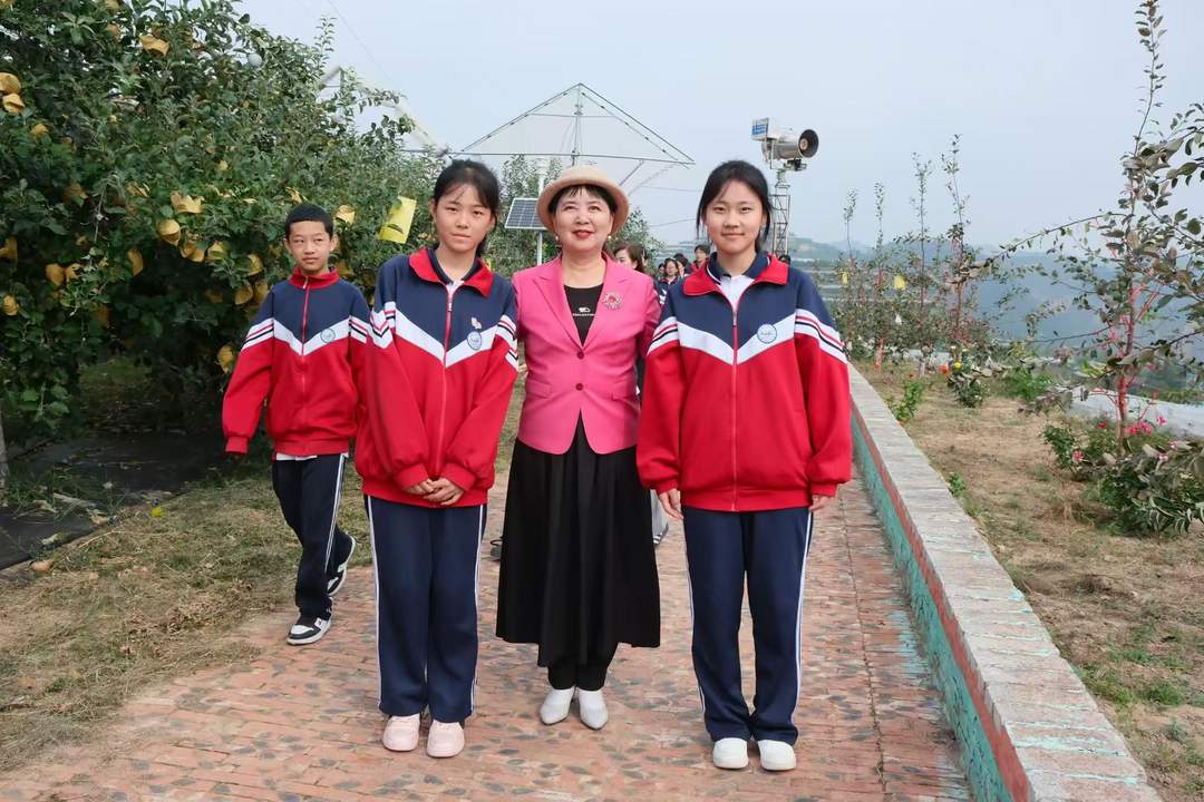 廿五载禅心育桃李 一寸暖阳润童心——记著名教育家宋馨深耕青少年心理公益教育之路 廿五载禅心育桃李 一寸暖阳润童心——记著名教育家宋馨深耕青少年心理公益教育之路