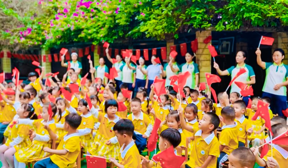 Cute children welcome National Day, childlike talk about our motherland