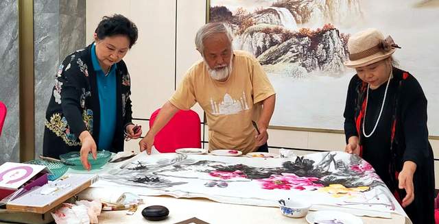 茫父书画院将持续推动茫父颖拓进校园、进企业、进社区