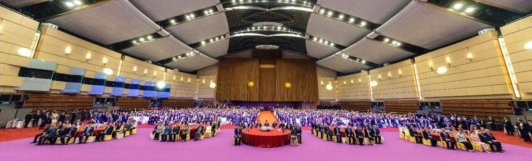 大型活動全景照,場面概況為主,未見可讀資訊(25/100) 大型活動全景照,場面概況為主,未見可讀資訊