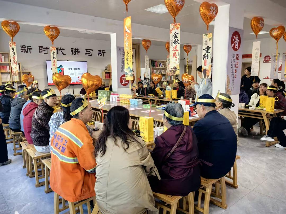 崇文路街道学院社区开展“金秋重阳日·暖心寿星宴”老年寿星联谊生日会