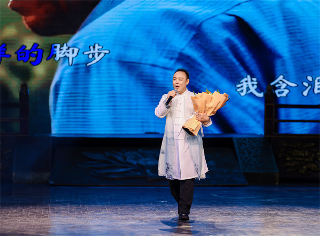 岁月传孝道·歌声诉感恩|杨燕龙新歌《跪天跪地跪父母》西安首发 岁月传孝道·歌声诉感恩|杨燕龙新歌《跪天跪地跪父母》西安首发