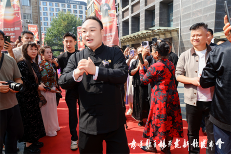 岁月传孝道·歌声诉感恩|杨燕龙新歌《跪天跪地跪父母》西安首发 岁月传孝道·歌声诉感恩|杨燕龙新歌《跪天跪地跪父母》西安首发