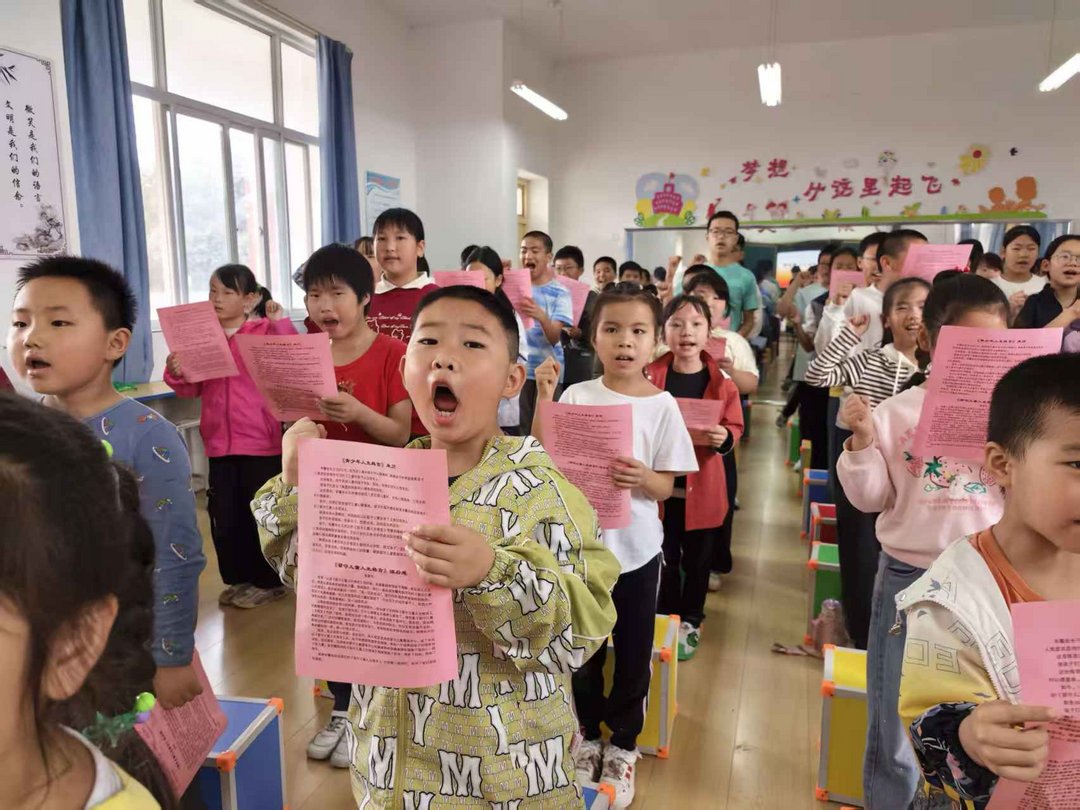 以大爱铸长功：从健康第一的理念，读懂宋馨的公益育人担当与成果