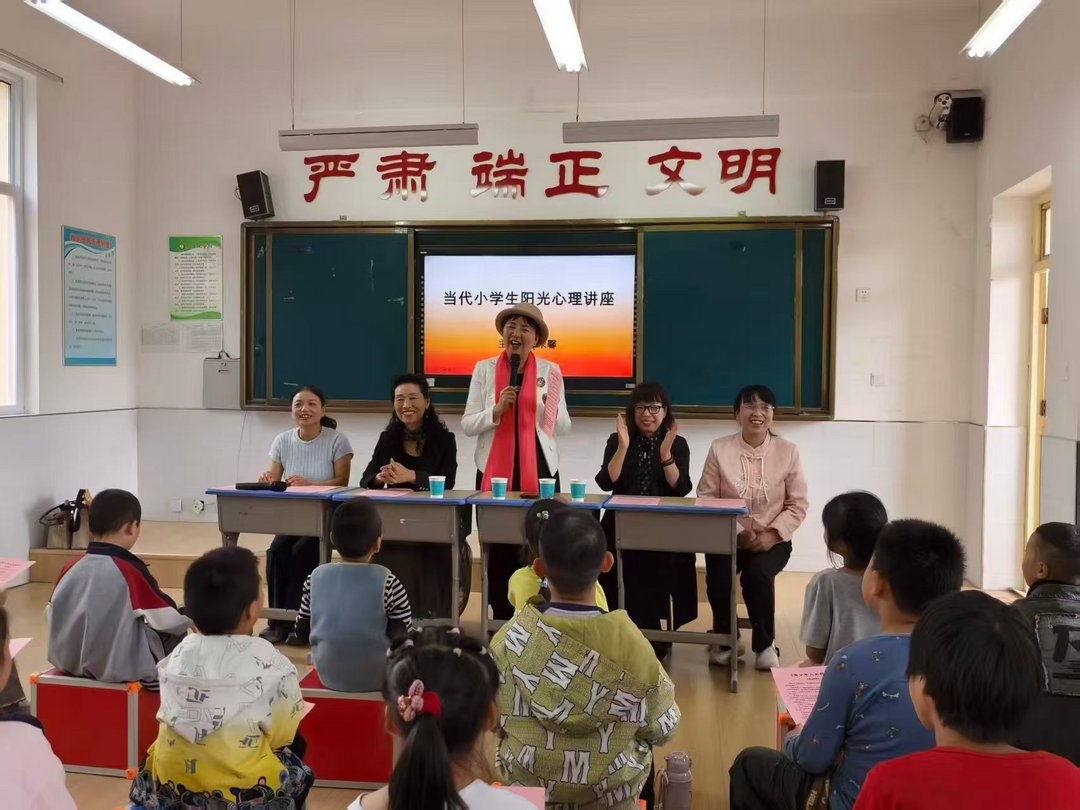 以大爱铸长功：从健康第一的理念，读懂宋馨的公益育人担当与成果